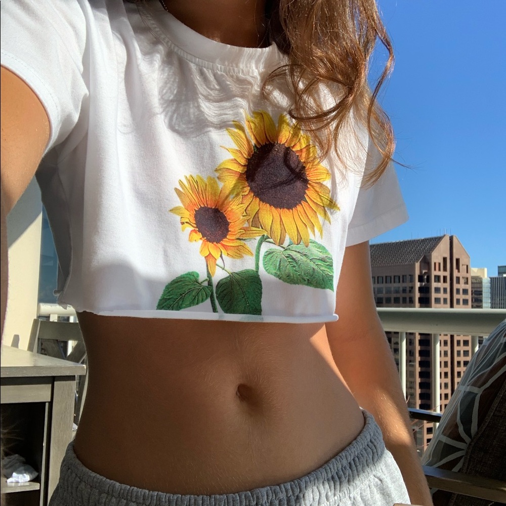 DIY cropped sunflower tee 🌻🤍